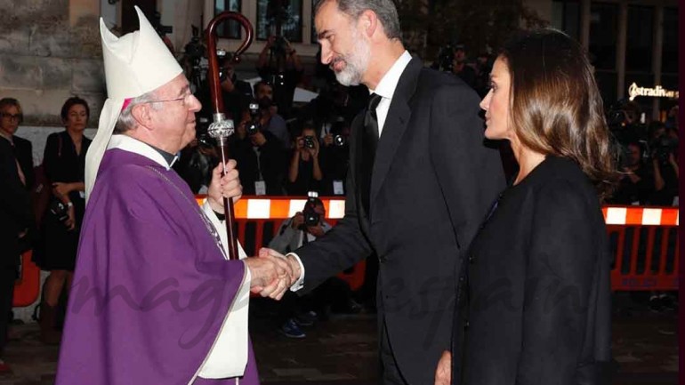 Los Reyes asisten a la misa funeral por las víctimas de las inundaciones de Mallorca