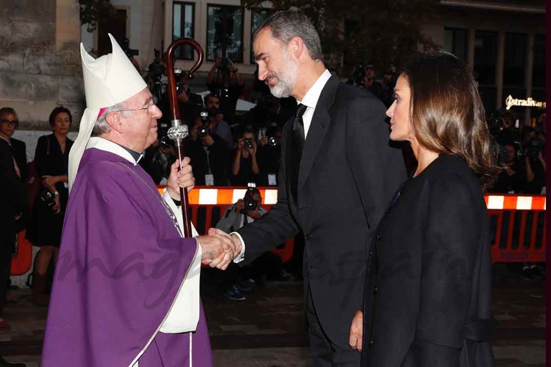 Los Reyes asisten a la misa funeral por las víctimas de las inundaciones de Mallorca