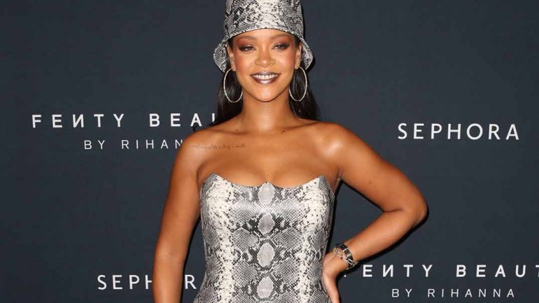 Rihanna apuesta por el total print de serpiente