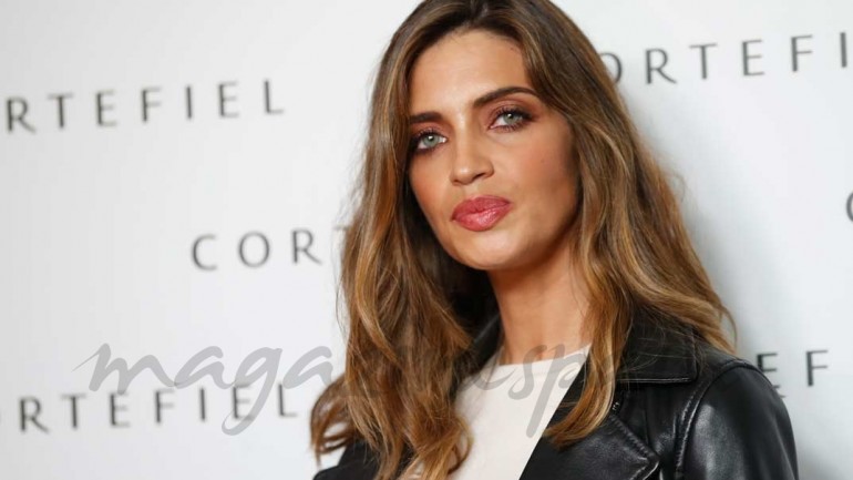 Copia el look de Sara Carbonero para este otoño