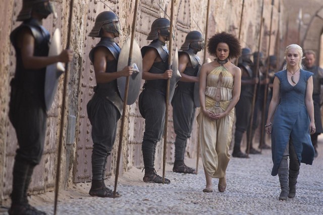 Nathalie Emmanuel y Emilia Clarke - Juego de Tronos