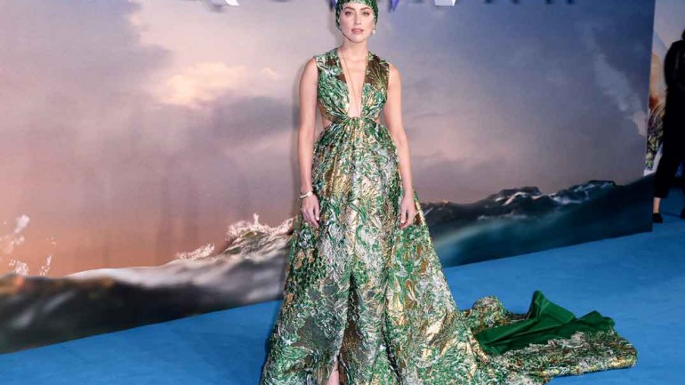Amber Heard, impresionante con su look acuático de Valentino