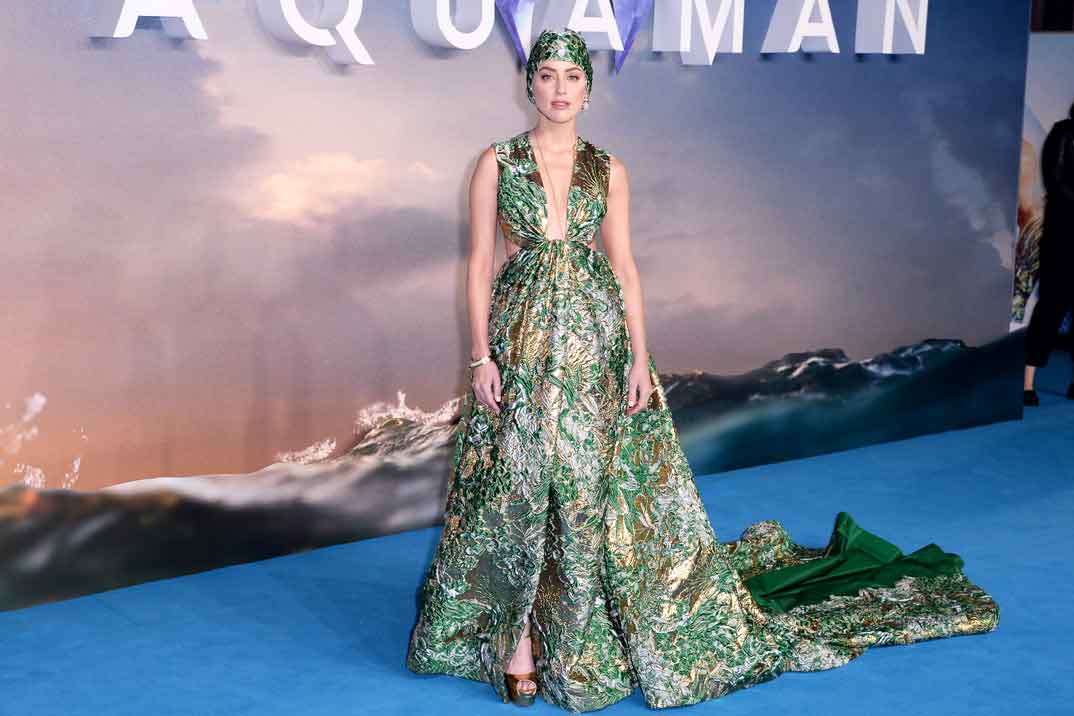 Amber Heard, impresionante con su look acuático de Valentino