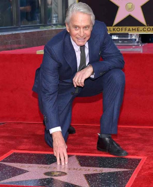 Michael Douglas presume de familia junto a su estrella