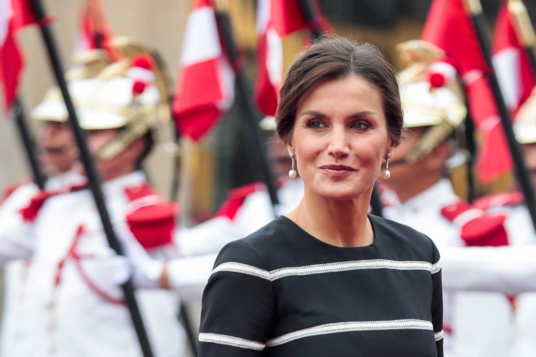 Todos los detalles del look de más de 4.000€ de la reina Letizia en Perú