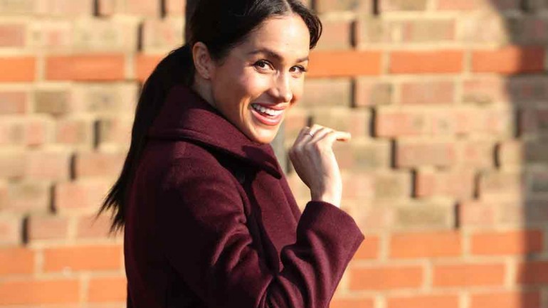 Meghan Markle apuesta por el burdeos en un día muy especial