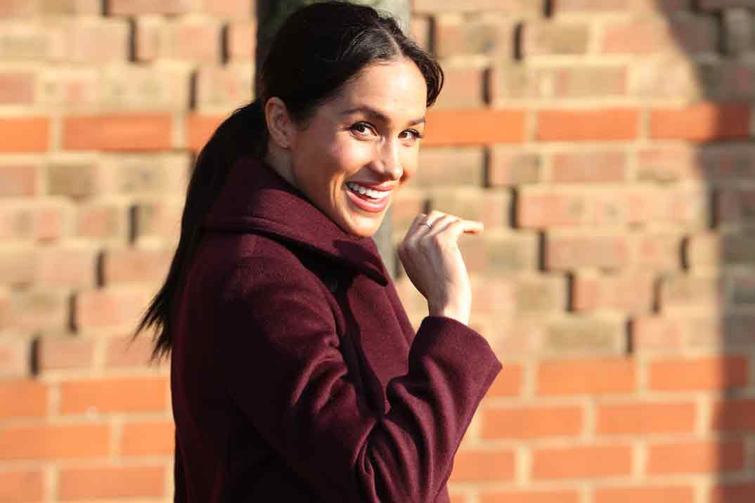 Meghan Markle apuesta por el burdeos en un día muy especial