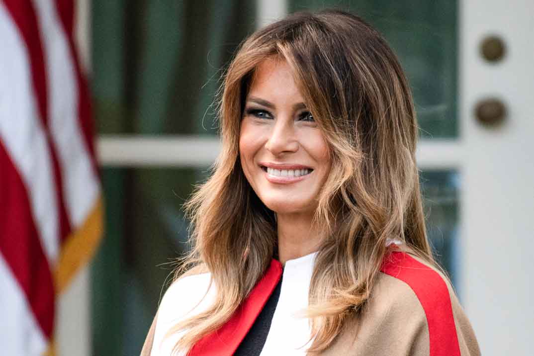 ¿Por qué se ha hecho viral el abrigo de Melania Trump?