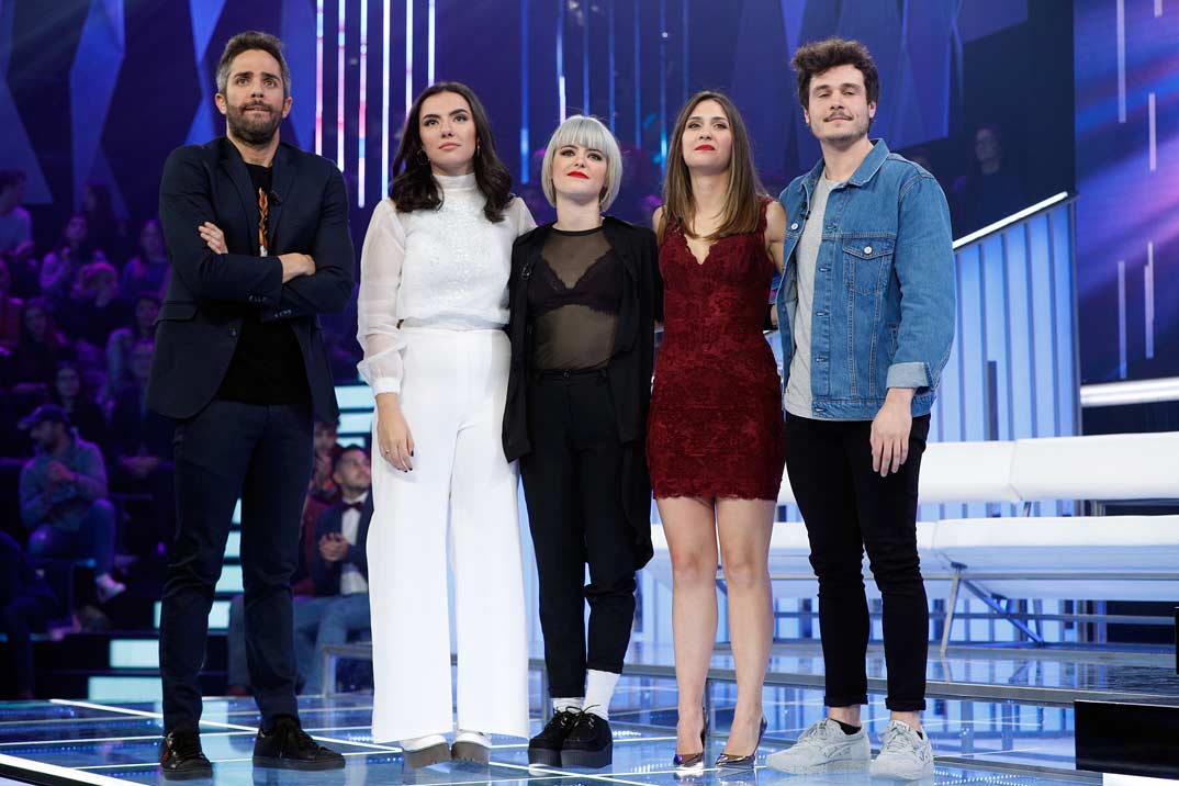Roberto Leal con los nominados Alba Rewche, Miki, Sabela y Marta - Operación Triunfo 2018 - Gala 10