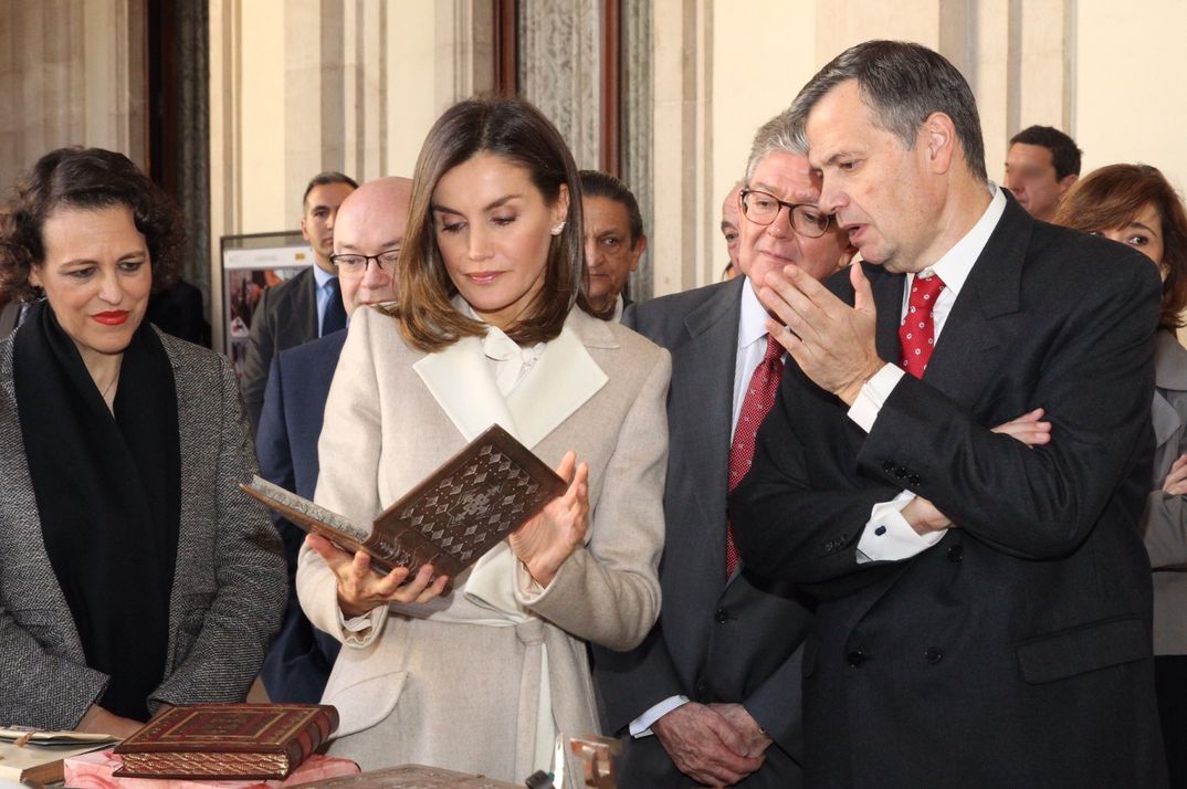 La Reina con los alumnos y asistentes © Casa S.M. El Rey