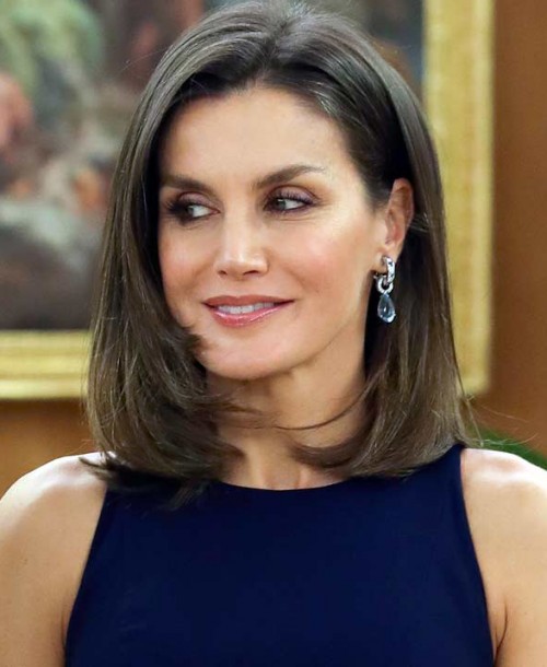 El azul marino es el nuevo negro para la reina Letizia