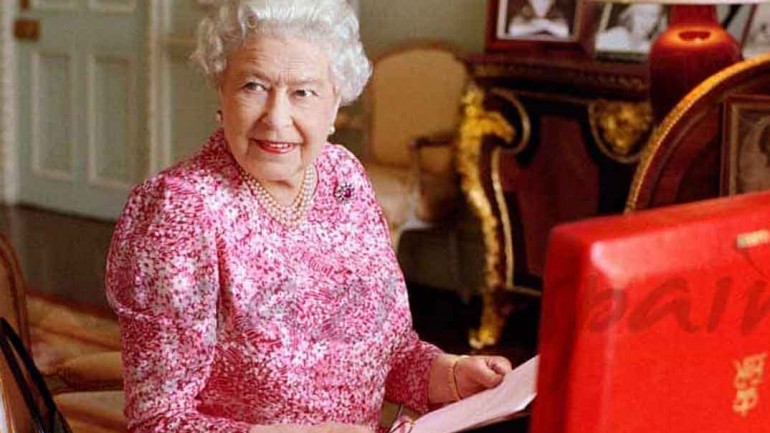 La reina Isabel II obliga a sus invitados a pesarse antes y después de la cena de Navidad