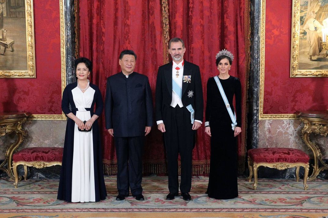 Reyes Felipe y Letizia con el Presidente de la República Popular China, Xi Jinping y su esposa Peng Liyuan © Casa S.M. El Rey