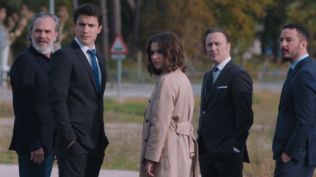 Vivir sin permiso - Capitulo 10 © Mediaset