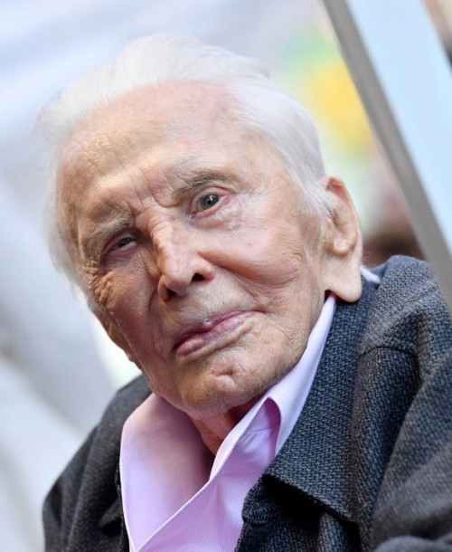 Kirk Douglas celebra su 102 cumpleaños