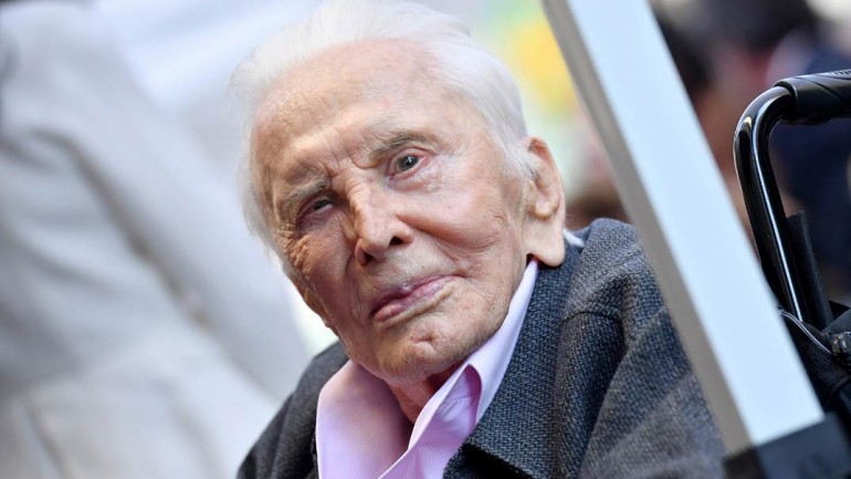 Kirk Douglas celebra su 102 cumpleaños