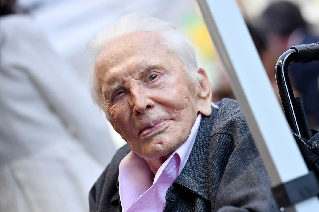 Kirk Douglas celebra su 102 cumpleaños