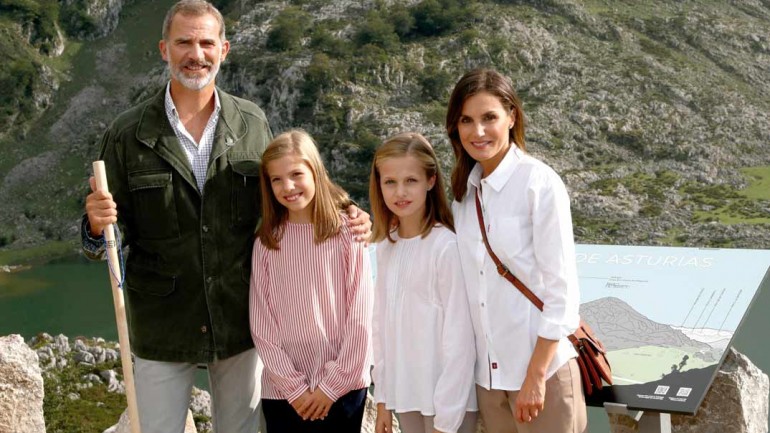 El original Christmas de los Reyes y sus hijas