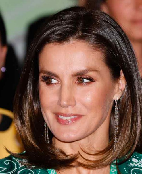 La reina Letizia impacta con su nuevo vestido de estampado paisley