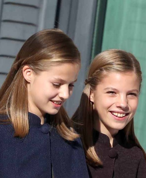 Los looks al detalle de la reina Letizia y sus hijas en el 40º de la Constitución