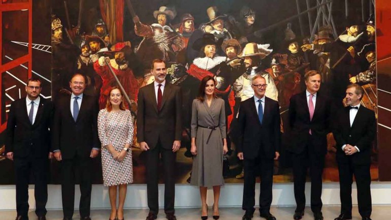 Los Reyes inauguran la exposición “Poéticas de la democracia. Imágenes y contraimágenes de la Transición”