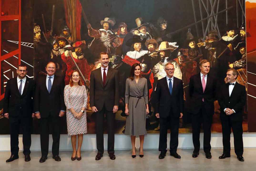 Los Reyes inauguran la exposición “Poéticas de la democracia. Imágenes y contraimágenes de la Transición”