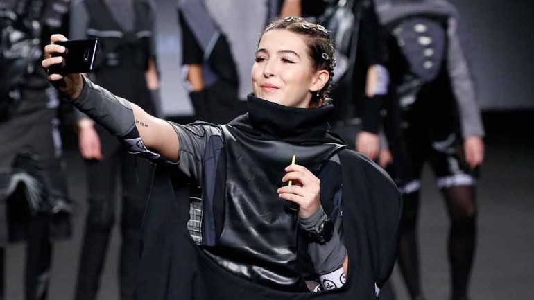 La emoción de Alba Díaz en su debut sobre la pasarela de la MBFWM