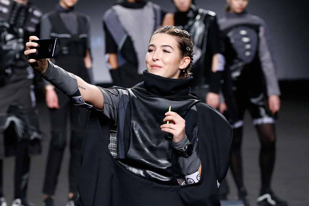 La emoción de Alba Díaz en su debut sobre la pasarela de la MBFWM