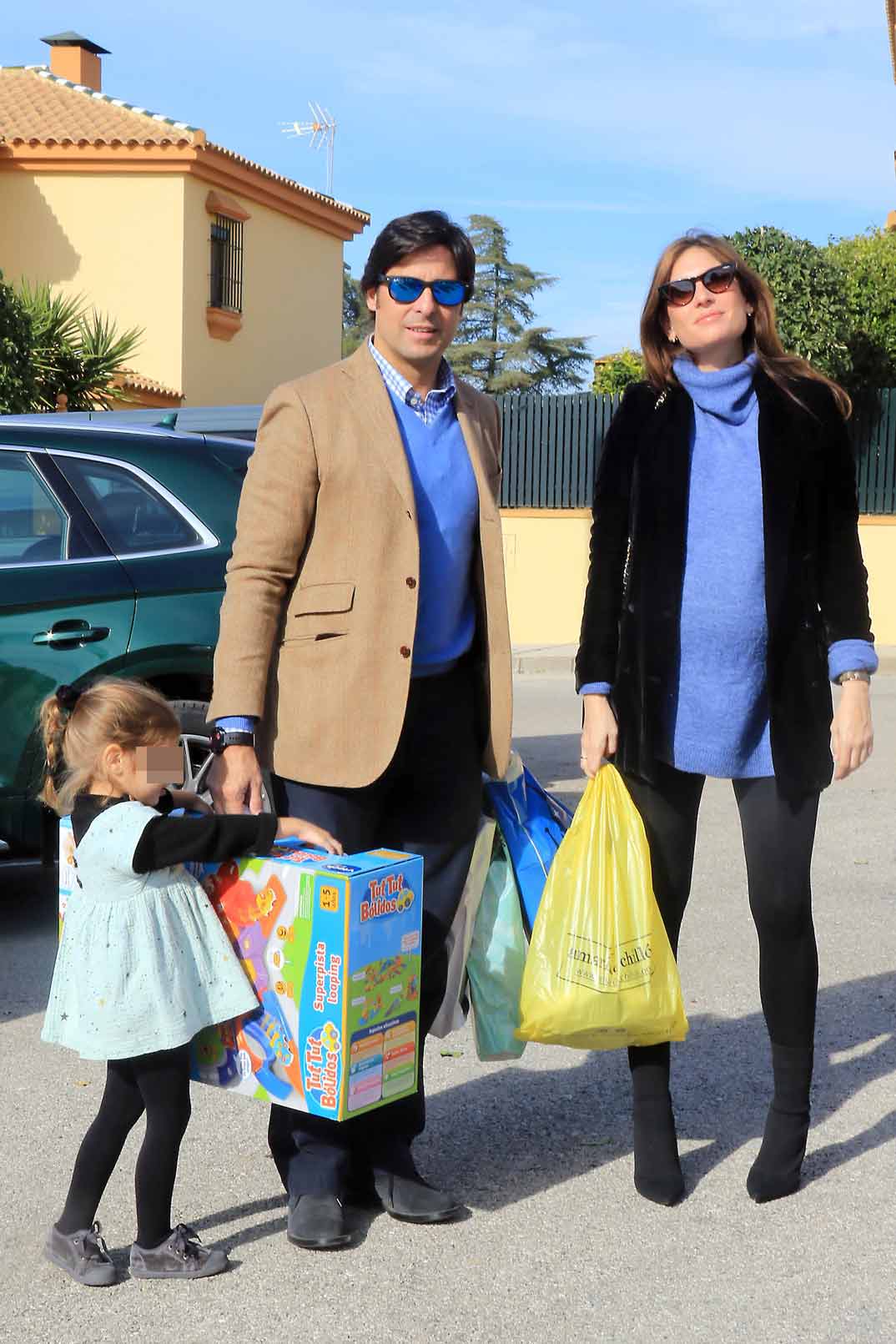 Francisco Rivera y Lourdes Montes con la pequeña Carmen