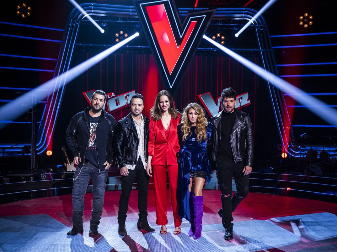 Eva González con los coaches: Antonio Orozco, Luis Fonsi, Paulina Rubio y Pablo López - La Voz © Atresmedia