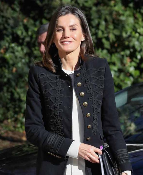 La reina Letizia se viste de Zara para retomar su agenda en solitario