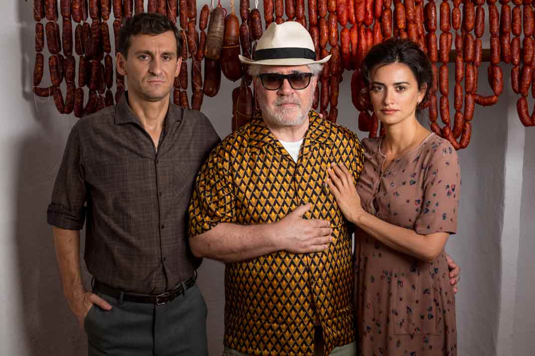 Raúl Arévalo, Pedro Almodóvar y Penélope Cruz - Dolor y Gloria © Manolo Pavón