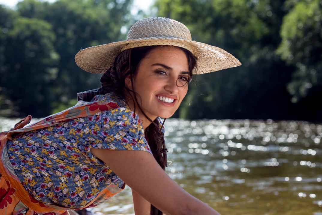 Penélope Cruz y Rosalía cantan juntas «A tu vera»