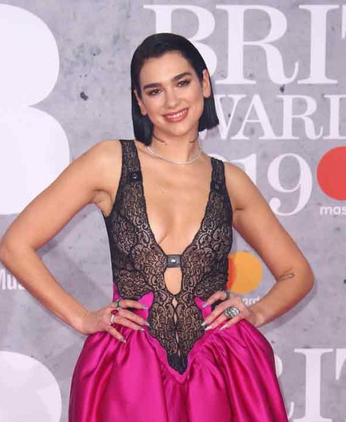 Dua Lipa: los outfits más llamativos de la reina del pop