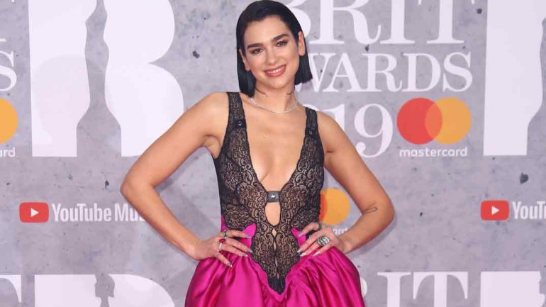 Dua Lipa: los outfits más llamativos de la reina del pop