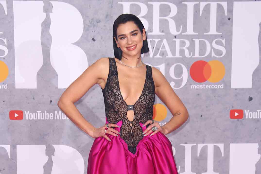 Dua Lipa: los outfits más llamativos de la reina del pop