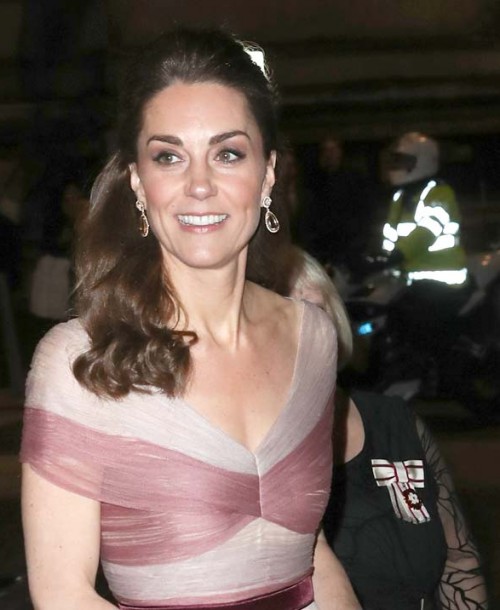 Kate Middleton, de Dolce & Gabbana para el día y de Gucci para la noche