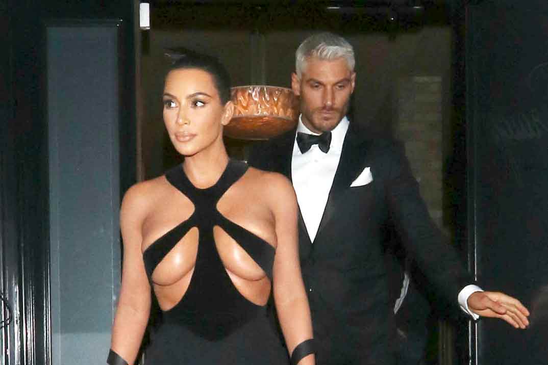 ¿Te atreves con el nuevo escote imposible de Kim Kardashian?