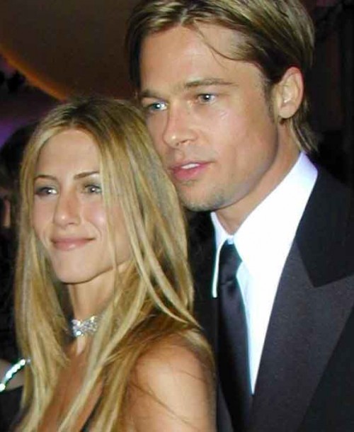 Brad Pitt ¡pillado! en la fiesta del 50 cumpleaños de Jennifer Aniston