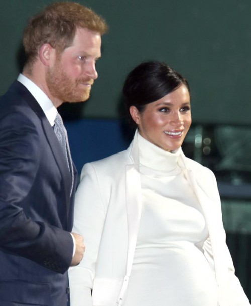 Meghan Markle triunfa con su look premamá de Calvin Klein