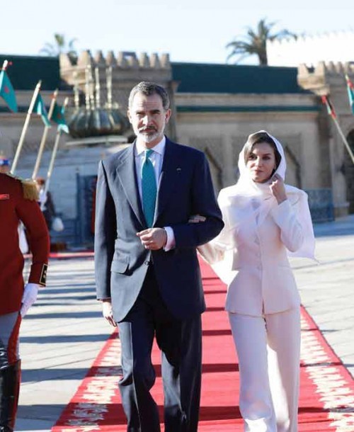 La reina Letizia celebra San Valentín con el traje de su pedida de mano