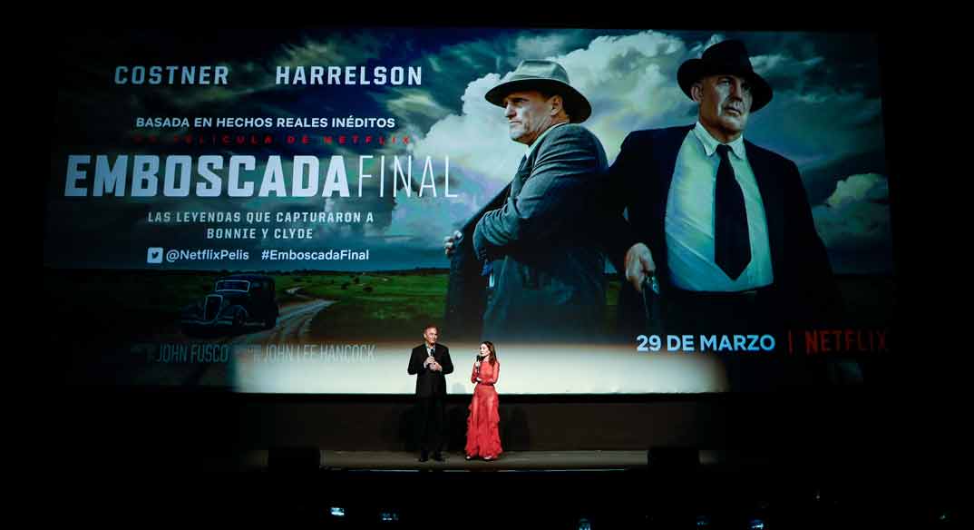 Kevin Costner e Ivana Baquero © Samuel de Román para Getty/Netflix