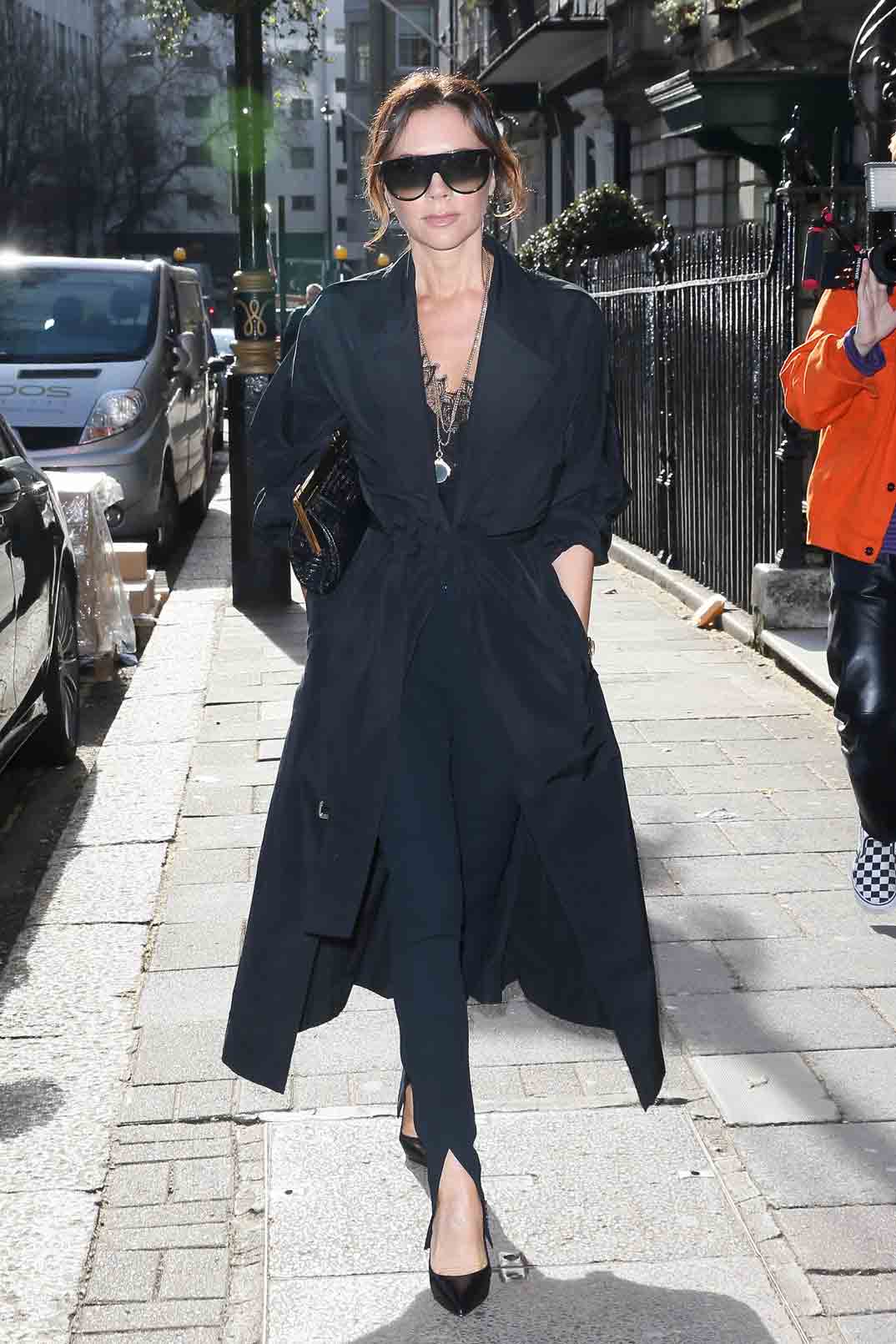 Victoria-Beckham-gabardina