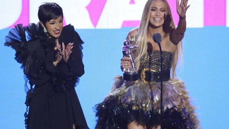 Jennifer Lopez y Cardi B, la pareja más explosiva