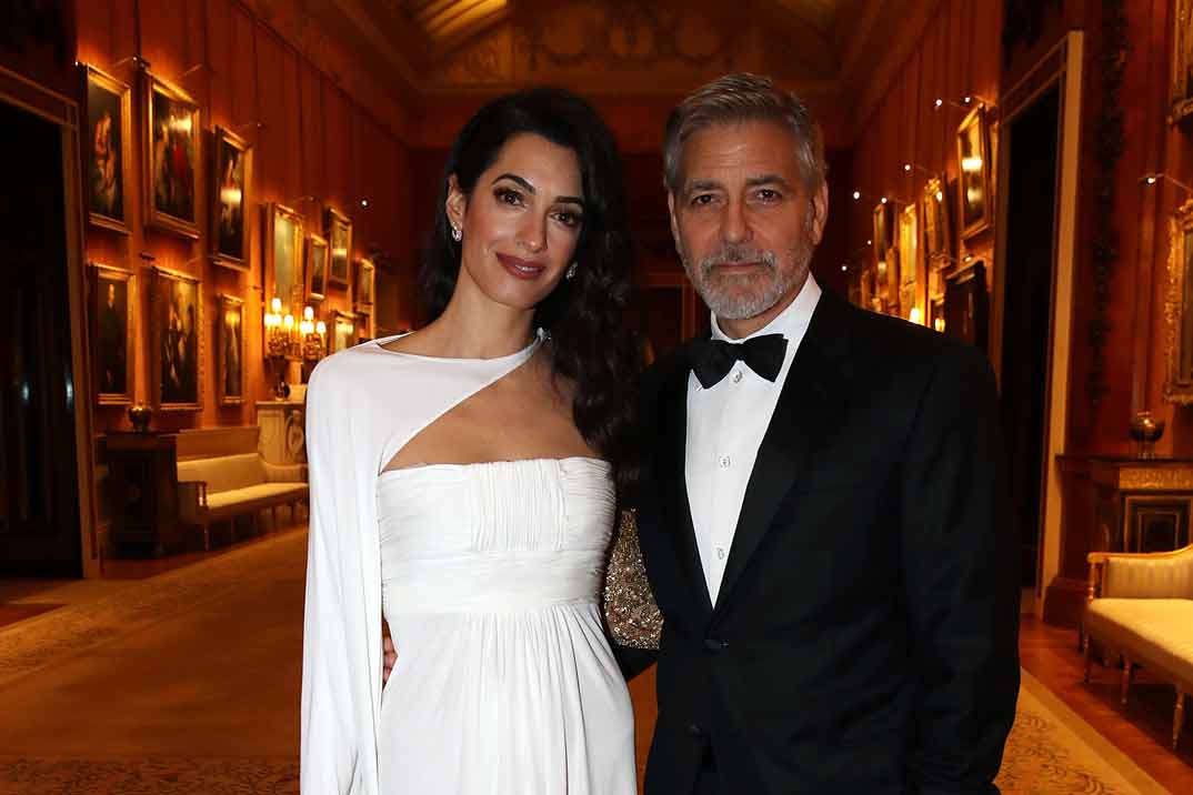 La elegancia de Amal Clooney en Buckingham Palace