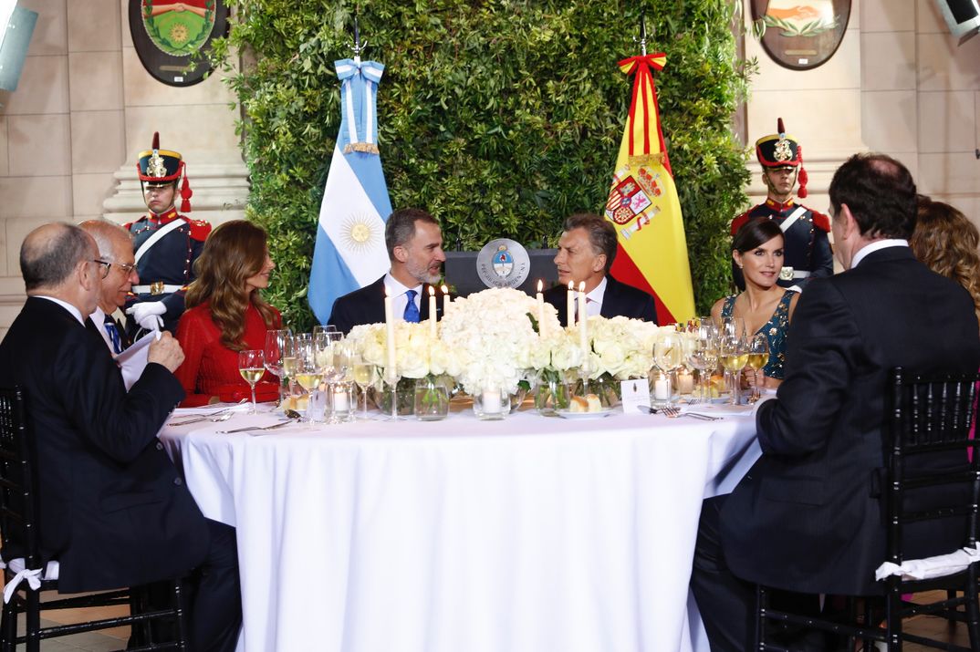 Los Reyes Felipe y Letizia con el Presidente de Argentina y su esposa - Cena Gala Buenos Aires © Casa S.M. El Rey