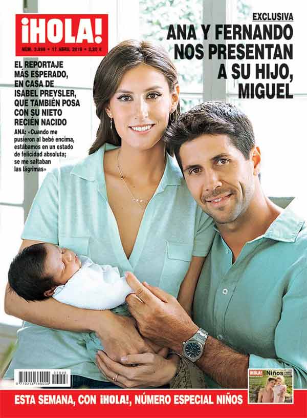 Fernando Verdasco y Ana Boyer con el pequeño Miguel - Revista "¡Hola!"