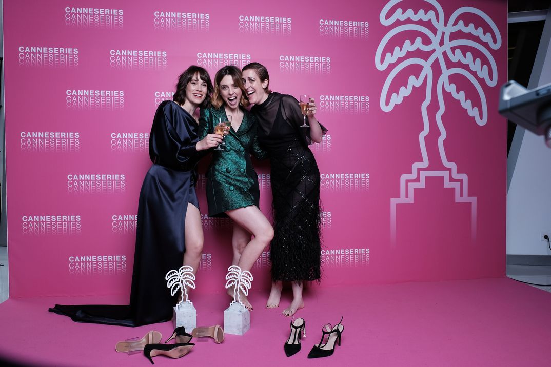 Leticia Dolera, Aixa Villagrán y Celia Freijeiro- Dejate llevar - Movistar + © CANNESERIES / Olivier Vigerie
