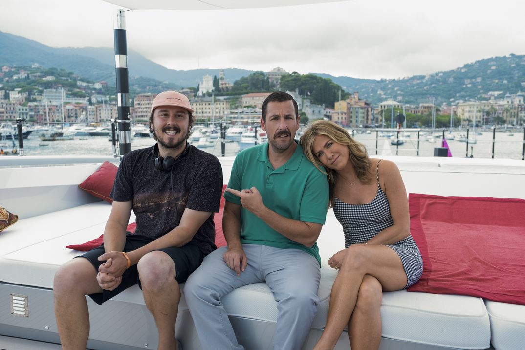 Jennifer Aniston y Adam Sandler - Criminales en el mar © Netflix