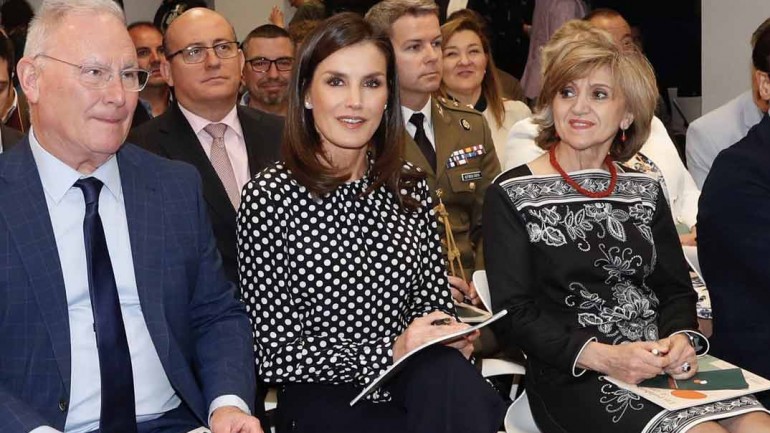 La reina Letizia recupera su look más polémico